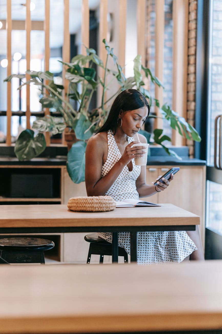 Are You Comparing Your Life To Social Media? Tips To Free Yourself